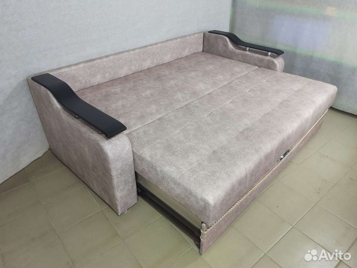 Диван на металлокаркасе