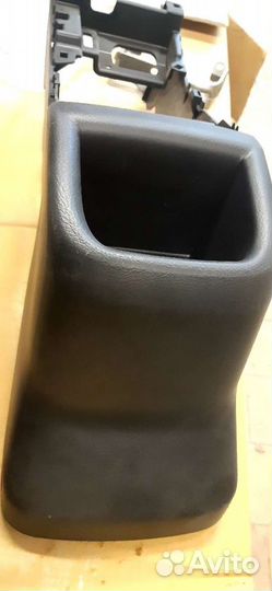 Корпус подлокотника Сузуки Витара