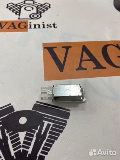 Плафон подсветки багажника Vw Passat B6 3.2 2007