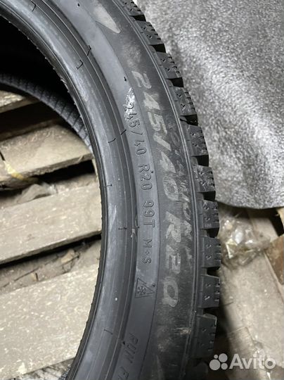 Pirelli Ice Zero 245/40 R20 99T