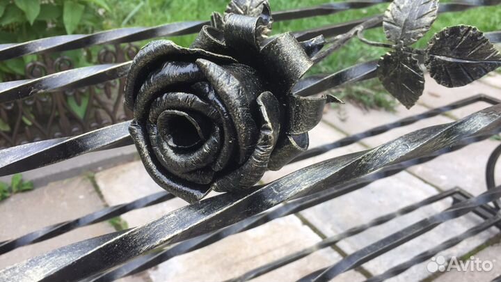 Роза кованая