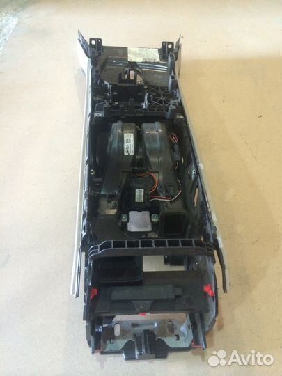 Центральная консоль и подлокотник BMW 7 series F01