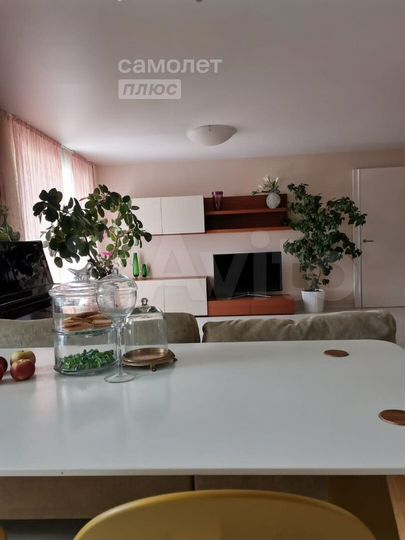 3-к. квартира, 103 м², 10/10 эт.