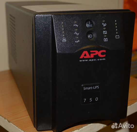 Блок бесперебойного питания APC Smart-UPS 750VA