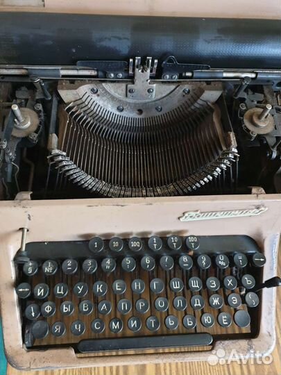Печатная пишущая машинка