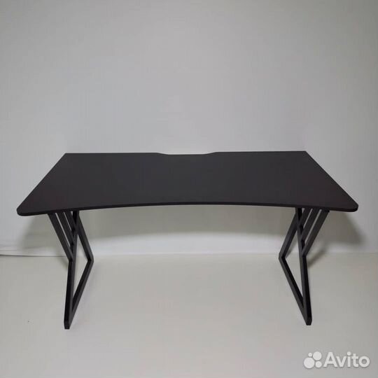 Игровой компьютерный стол с подсветкой