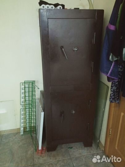 Сейф металлический