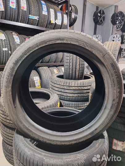 Westlake SA37 235/45 R18