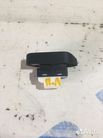 Кнопка центрального замка volkswagen polo 1.6 мт с