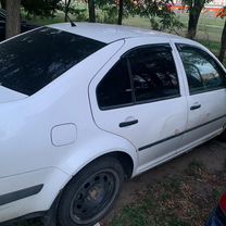 Volkswagen Bora 1.6 MT, 2002, 355 000 км, с пробегом, цена 150 000 руб.