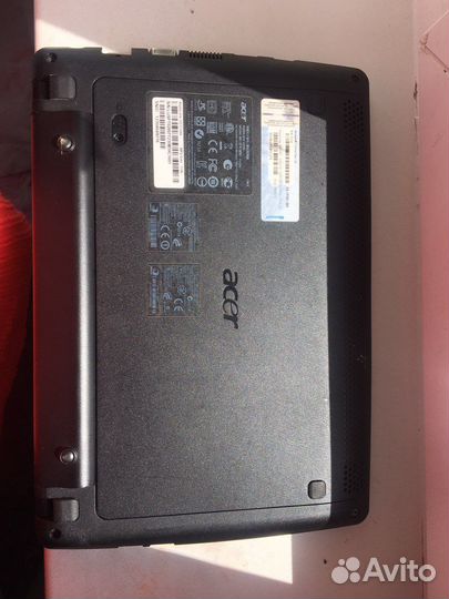 Продаю на запчасти ноутбук