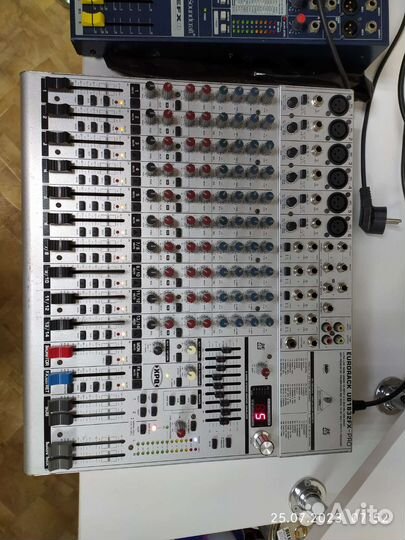 Микшерный пульт behringer 1832 и soundcraft efx8