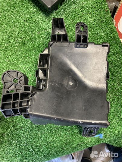 Блок предохранителей Ниссан Лиф AZE0