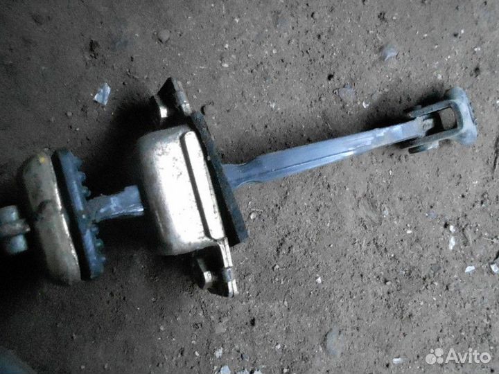 Ограничитель двери задней правой Geely MK 2008-201