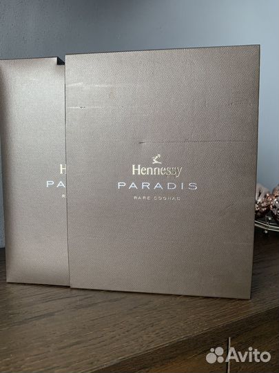 Пустая бутылка Hennessy Paradis в коробке