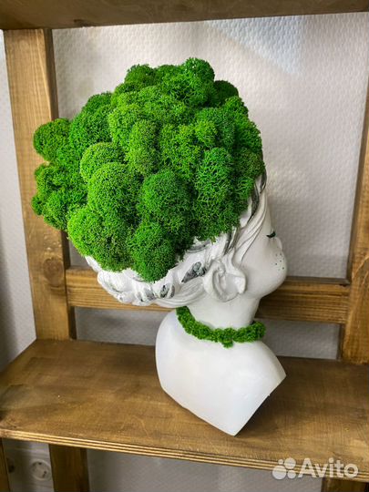 Статуэтка со мхом