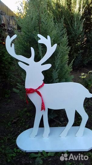 Фигурка оленя к новому году