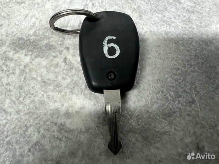 Замок зажигания Renault Sandero 2 2015 806010713R