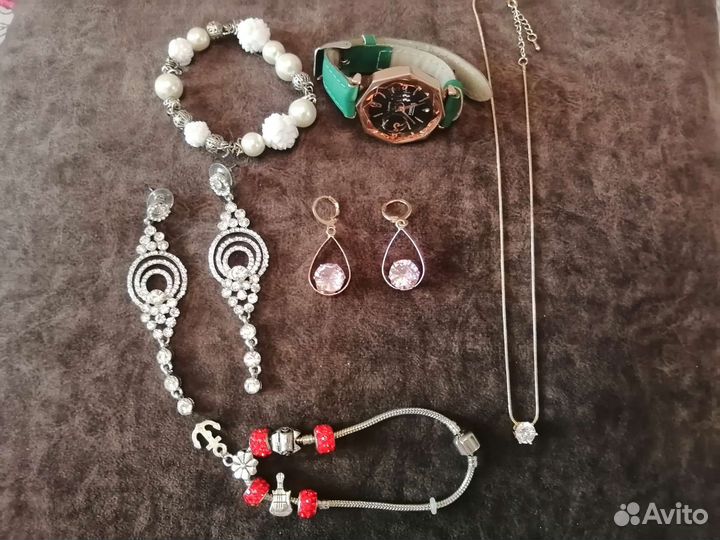 Серьги, браслеты, часы, подвеска