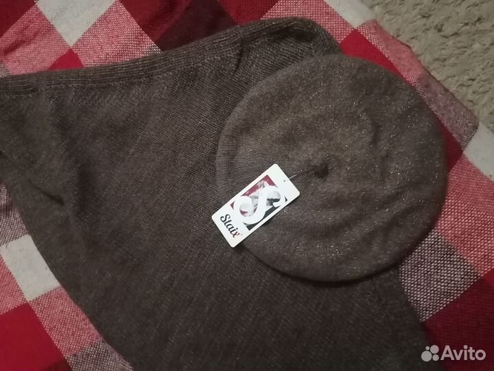 Берет и платок