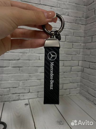 Брелок для ключей с маркой авто