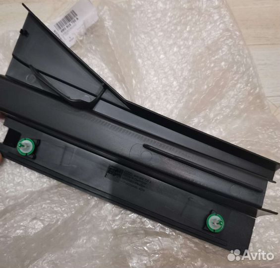 Audi Q7 4M накладка кожух под Капот правый на вин