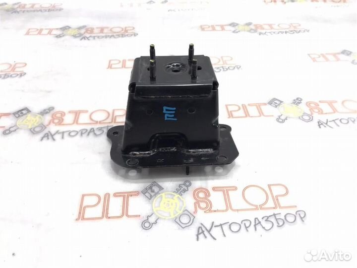 Кронштейн усилителя переденго бампера правый Niss