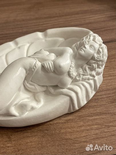 Статуэтка девушка