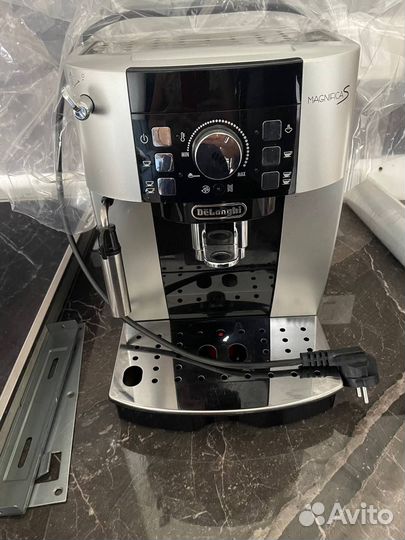 Кофемашина Delonghi ecam 21.117