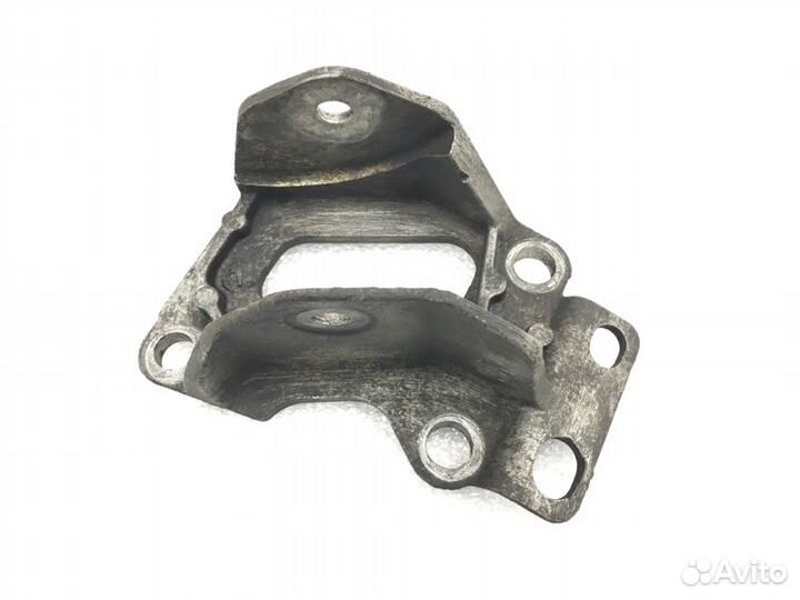 Кронштейн балки задний правый Citroen C4 Picasso