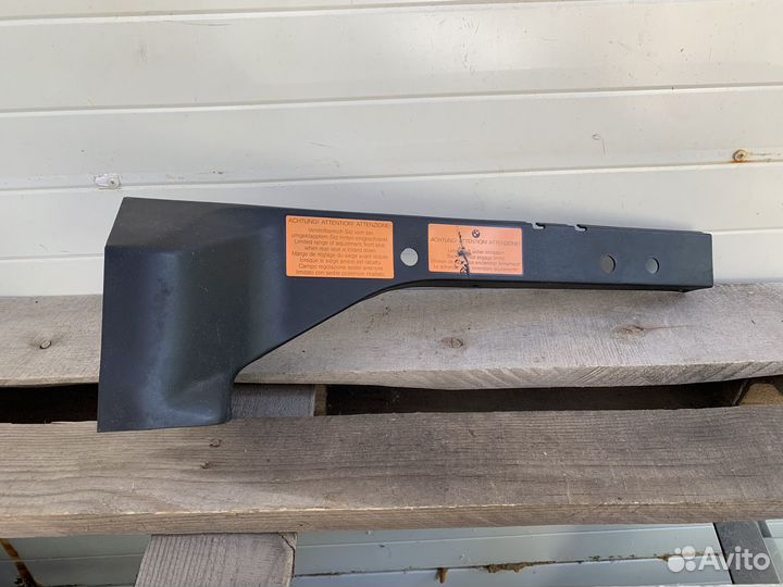 Накладка за диваном правая BMW E34 седан