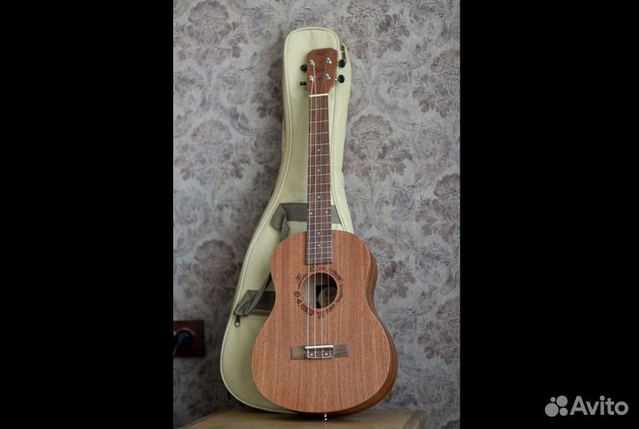 Укулеле баритон Flight NUB310 с чехлом (новая)