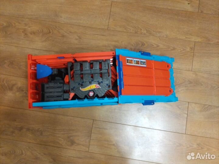 Гоночный трек hot wheels +2 машинки