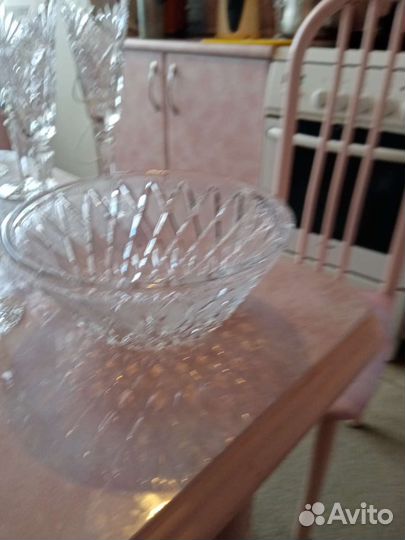 Хрустальные фужеры, салатник, вазы