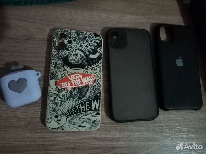 Чехлы iPhone 11 и чехол на наушники новый