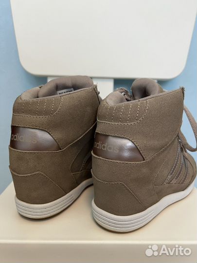 Кроссовки на платформе adidas