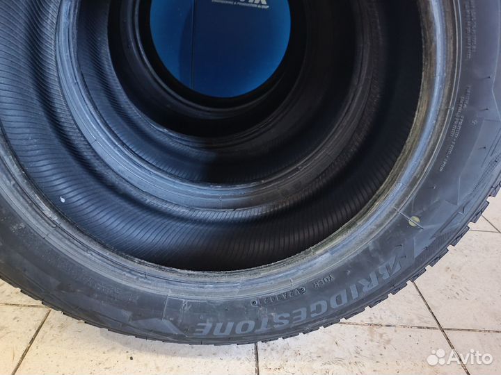 Bridgestone Blizzak DM-V2 215/60 R17