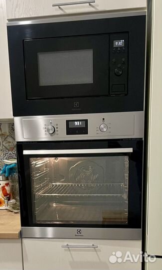 Духовой шкаф Electrolux OEM3H40TX