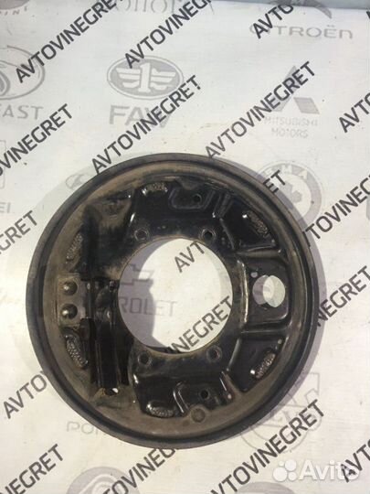 Пыльник (тормозная) задний правый Renault Duster 1