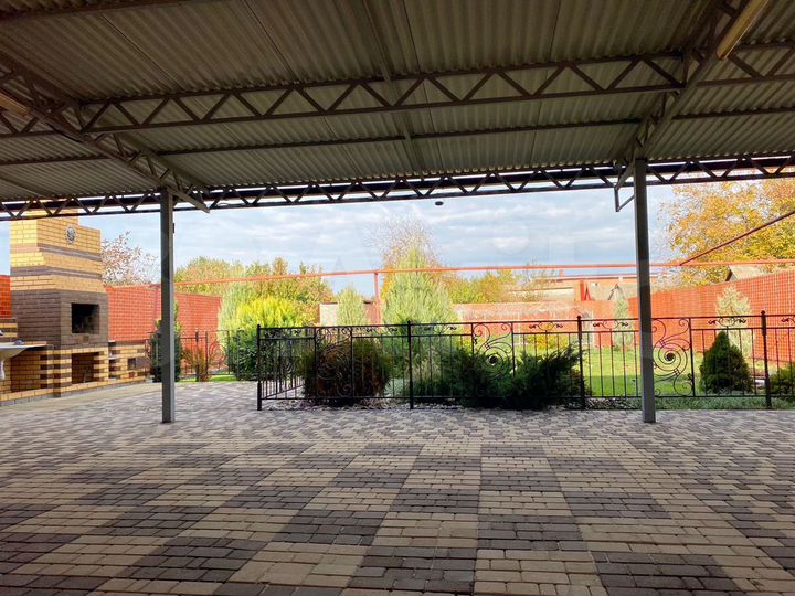 Дом 228,6 м² на участке 8,1 сот.