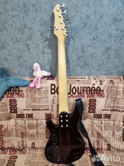 6-струнная бас-гитара Ashtone