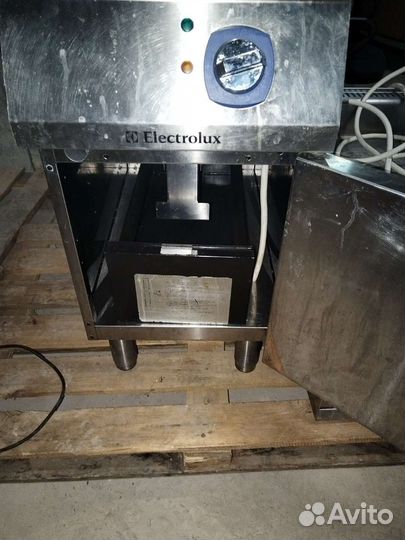 Фритюр Electrolux