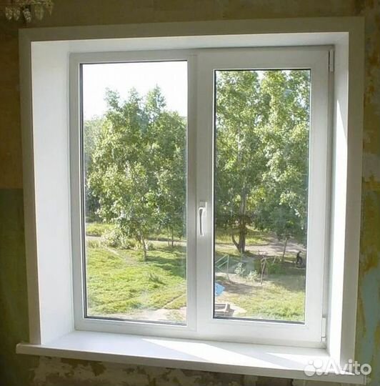 Окно пластиковое с москитной сеткой