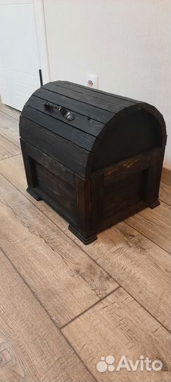 Сундук деревянный