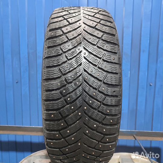 Michelin X-Ice North 4 215/55 R17