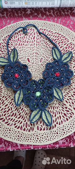 Вязаные изделия-украшения