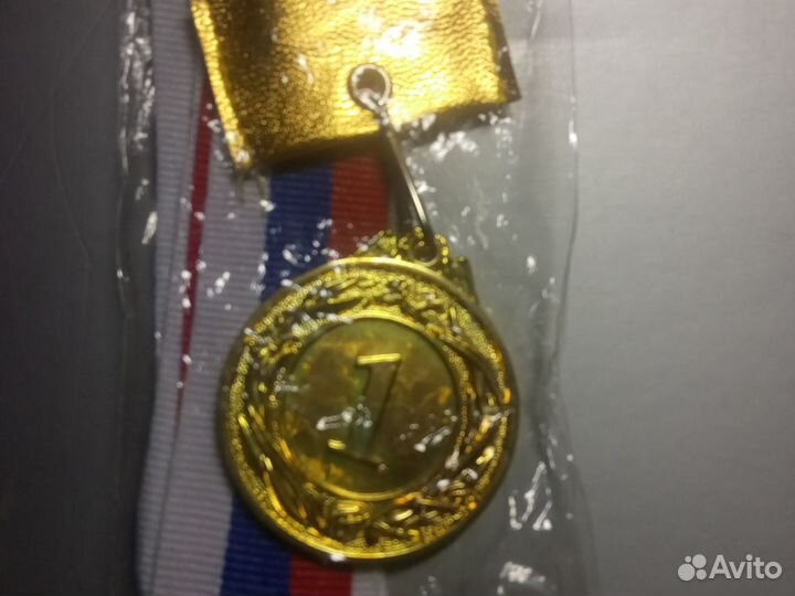 Медали для награждения с лентами