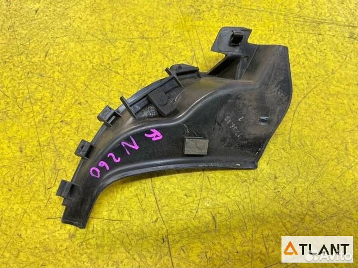 Уголок решетки под дворники правый nissan serena