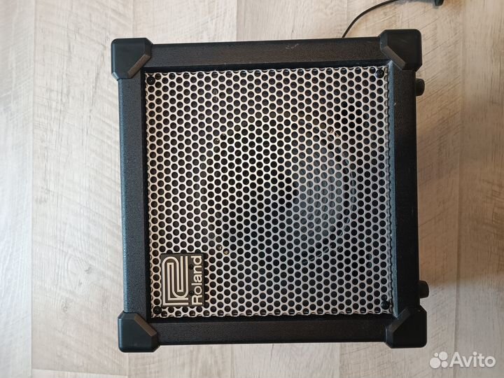 Комбоусилитель Roland Cube 20XL cosm