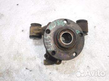 Кулак задний левый 8E0505436L